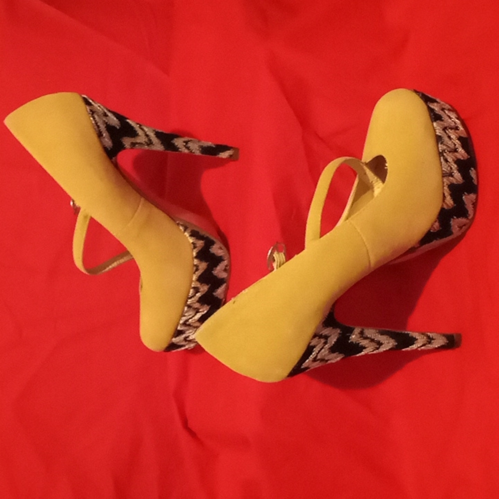 Modesta Pumps
